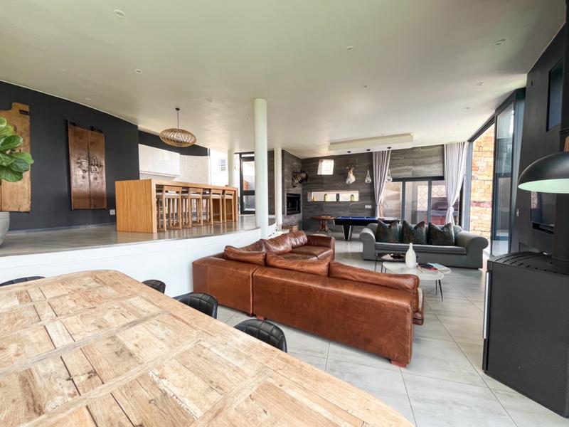 6 Bedroom Property for Sale in Hoog En Droog Western Cape